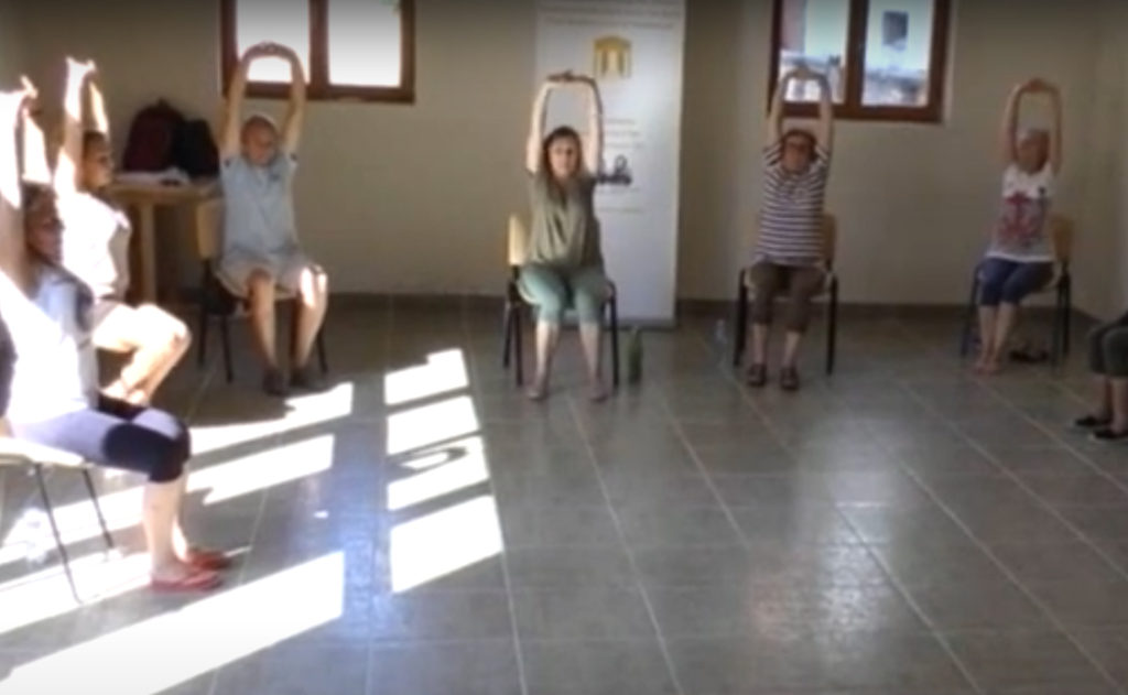 A gerincproblémákat orvosolja az Etka-jóga